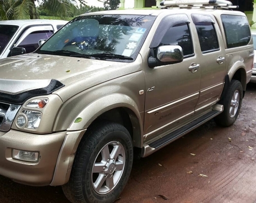 ISUZU D-MAX CAB4 RODEO LS 3.0 MT 4WD ปี 2003 รถสวยจัดพร้อมใช้งาน กระบะติดตั้งหลังคาแคร์รี่บอยครบพร้อมสภาพสวย เครื่องแน่นแรงดี ภายในเก๋งสวยครบพร้อม CD MP3 แอร์ พ.เพาเวอร์ ก.ไฟฟ้า กระจกมองข้างปรับไฟฟ้า บันไดข้าง ช่วงล่างยางสภาพดี 70\% พร้อมใช้งาน เอกสารทะเบี