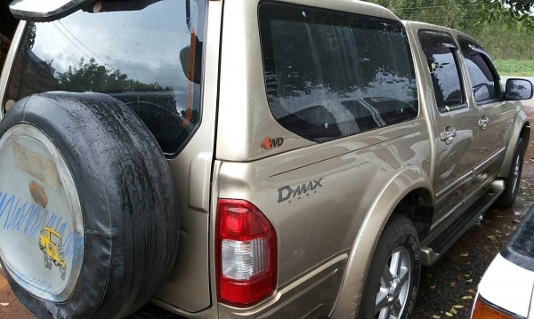 ISUZU D-MAX CAB4 RODEO LS 3.0 MT 4WD ปี 2003 รถสวยจัดพร้อมใช้งาน กระบะติดตั้งหลังคาแคร์รี่บอยครบพร้อมสภาพสวย เครื่องแน่นแรงดี ภายในเก๋งสวยครบพร้อม CD MP3 แอร์ พ.เพาเวอร์ ก.ไฟฟ้า กระจกมองข้างปรับไฟฟ้า บันไดข้าง ช่วงล่างยางสภาพดี 70\% พร้อมใช้งาน เอกสารทะเบี