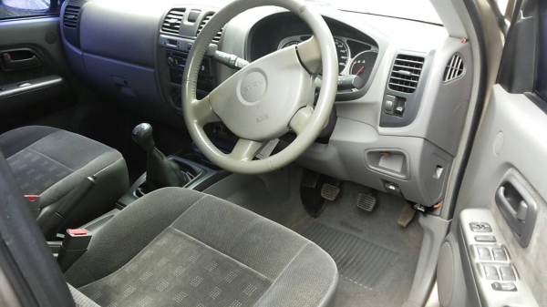 ISUZU D-MAX CAB4 RODEO LS 3.0 MT 4WD ปี 2003 รถสวยจัดพร้อมใช้งาน กระบะติดตั้งหลังคาแคร์รี่บอยครบพร้อมสภาพสวย เครื่องแน่นแรงดี ภายในเก๋งสวยครบพร้อม CD MP3 แอร์ พ.เพาเวอร์ ก.ไฟฟ้า กระจกมองข้างปรับไฟฟ้า บันไดข้าง ช่วงล่างยางสภาพดี 70\% พร้อมใช้งาน เอกสารทะเบี