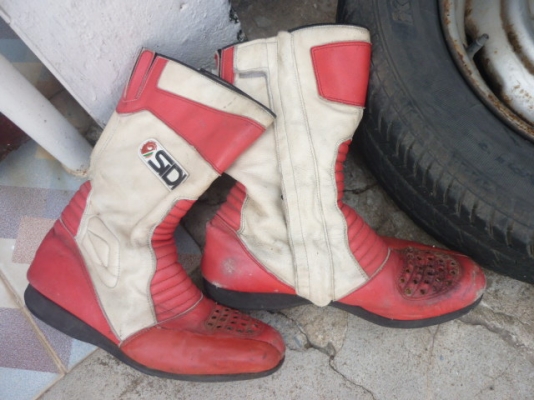 ชุดแข่งทางเรียบ และ รองเท้ามอไซค์ sidi ราคาถูก