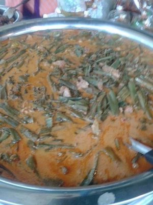 ร้านแกงป้านัน วัดศาลเจ้าปทุมธานีครับ อร่อยแบบไทยแท้ ราคาไม่เเพง