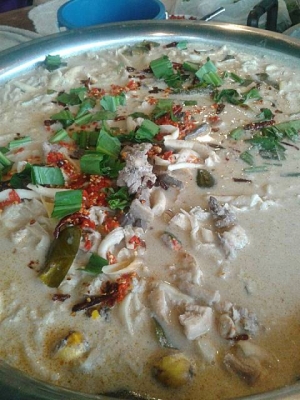 ร้านแกงป้านัน วัดศาลเจ้าปทุมธานีครับ อร่อยแบบไทยแท้ ราคาไม่เเพง