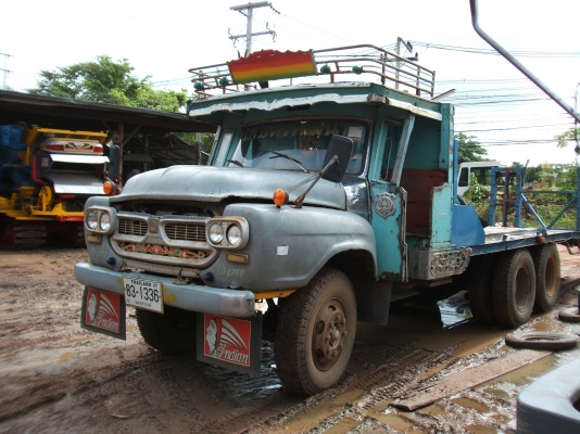 รถสิบล้อหัวยาว