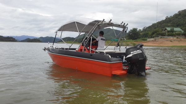 เรือ 18 ฟุต โมลพี่ตีหัวหิน 0817213782