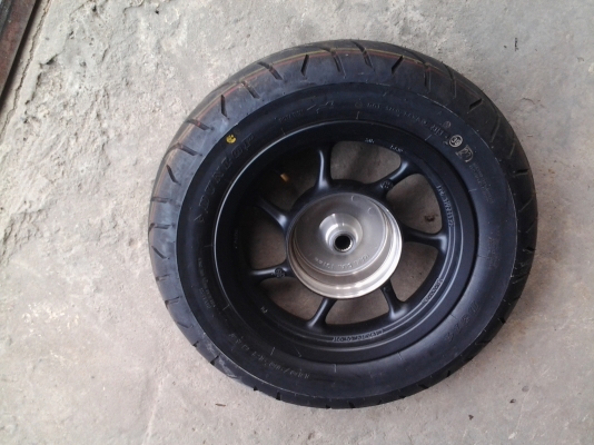 ขาย ล้อ ,โช๊ค ,ท่อพร้อมบังโคน,กลองอากาศ Zoomer X ของใหม่ ยังไม่ได้ใช้