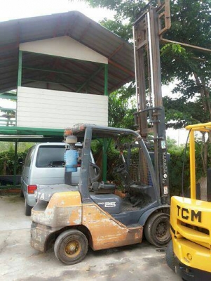 ขายTOYOTA 8FD25 เสา4ม. เกียร์ออร์โต้ ดีเซล2Z ขนาด2.5ตัน