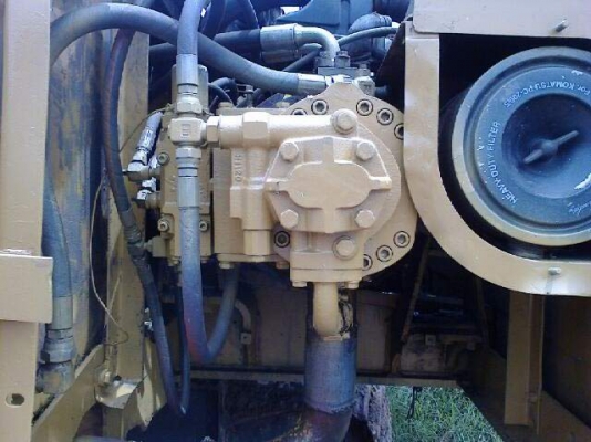 ขายKOMATSU PC200-5ตูดแดง คอนโทรนสั้น สภาพสวยพร้อมใช้ ติดต่อได้ที่คุณอ๊อฟ พิจิตร 086-737-9991