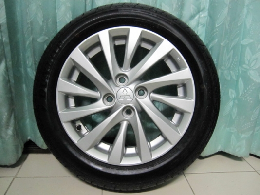 ขายล้อแม็ก Mitsubishi Attrage พร้อมยางป้ายแดงปี 13 ขอบ 15 สภาพใหม่ๆ