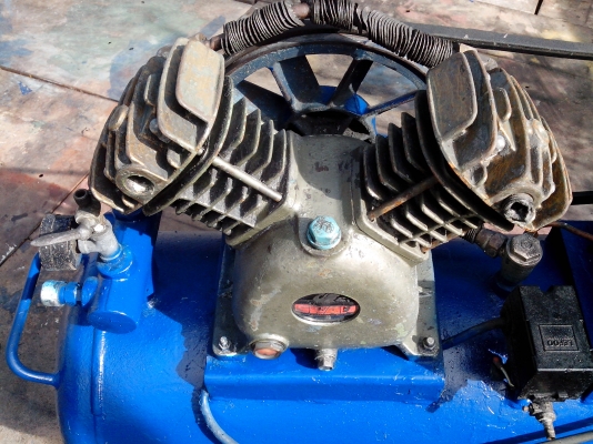 ปั๊มลมSWANสองสูบมือสอง รุ่น SVP-201 มอเตอร์ 1 แรง 220 V. ใช้ไฟบ้าน ความจุ 85 ลิตร