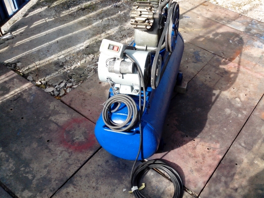 ปั๊มลมSWANสองสูบมือสอง รุ่น SVP-201 มอเตอร์ 1 แรง 220 V. ใช้ไฟบ้าน ความจุ 85 ลิตร