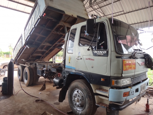ขายด่วน  รถสิบล้อสองเพลาดัมพ์   HINO  FM  3M  เครื่อง  M10C  กระบะสามมิตร  พร้อมใช้งาน