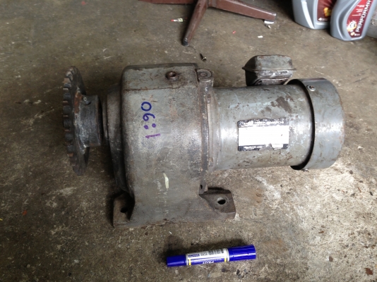 ขายมอเตอร์เกียร์ Hitachi 1 HP. 220 V ไฟ 3 สาย ยินดีแปลงเป็น 380 V หรือจะพ่วง คอนเดนเซอร์ เพื่อใช้ไฟบ้าน 220 V  อัตราทด 1:90 สภาพดี วิ่งนิ่ม พร้อมใช้งาน