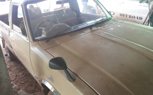 TOYOTA HILUX LN40 รุ่นม้ากระโดด สภาพดีพร้อมใช้งาน เครื่องแห้งแรงดี ภายในคอนโซลอยู่ครบ บอดี้ตัวถังภายนอกรถสวยไม่มีผุกร่อน กระบะพื้นมีผุบ้างเล็กน้อย ช่วงล่างคัชซีสวยไม่มีผุเลย ยางสภาพดี 4 เส้นประมาณ 60\% พร้อมใช้งาน เอกสารทะเบียนครบพร้อม ราคาต่อรองได้ครับ