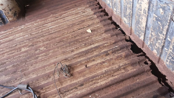 TOYOTA HILUX LN40 รุ่นม้ากระโดด สภาพดีพร้อมใช้งาน เครื่องแห้งแรงดี ภายในคอนโซลอยู่ครบ บอดี้ตัวถังภายนอกรถสวยไม่มีผุกร่อน กระบะพื้นมีผุบ้างเล็กน้อย ช่วงล่างคัชซีสวยไม่มีผุเลย ยางสภาพดี 4 เส้นประมาณ 60\% พร้อมใช้งาน เอกสารทะเบียนครบพร้อม ราคาต่อรองได้ครับ