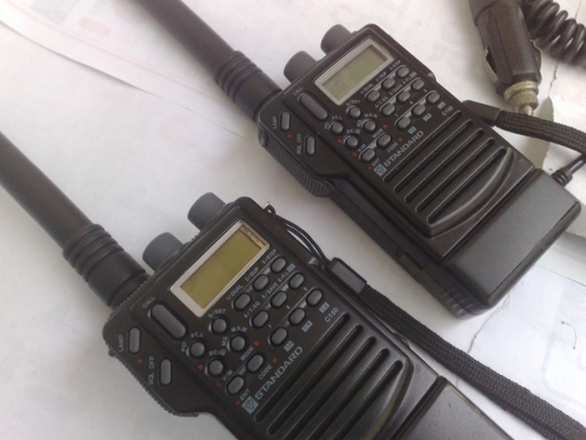 ขายstandard c-150 สถาพพร้อมใช้งานรับส่งปกติ H-5-7 วัตต์,M-3วัตต์,L-1วัตต์ ทุกปุ่มใช้งานได้ปกติ สิ่งที่จะได้ 1.ตัวเครื่อง 2.เสายาง1ต้น 3.สายคล้องมือ 4.เซฟเวอร์ 12 โวลล์ 5.กล่องราง 6 ก้อนของใหม่ 6.อดัมเตอร์ชาร์ทไฟของใหม่ ถ้าไม่ต่อแถมซองหนังของใหม่ ขายในราคา