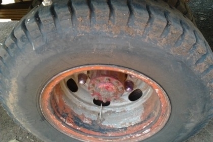 HINO KR 320 - 150 HP EH100 กระบะเหล็กคอกสูงเกษตรความยาว 5.80 เมตรสภาพสวยฝาข้างเปิดระบายได้ เครื่องแน่นแรงดี ภายในเก๋งคอนโซลครบพร้อม พวงมาลัยเพาเวอร์ ช่วงล่างใหญ่คัชซีสวยไม่มีแตกไม่มีดาม ยาง 9.00 ขอบ 20 สภาพดี 70\% พร้อมบรรทุกพร้อมใช้งาน เอกสารทะเบียนครบพร้