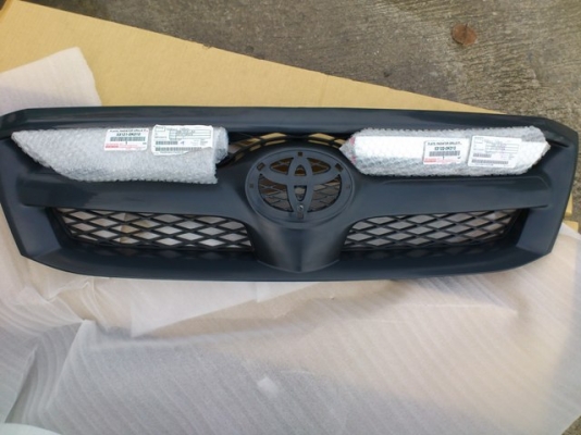 กระจังหน้า toyota vigo สแตนเลส ของใหม่พร้อมแถบแท้ซื้อจากศูนย์