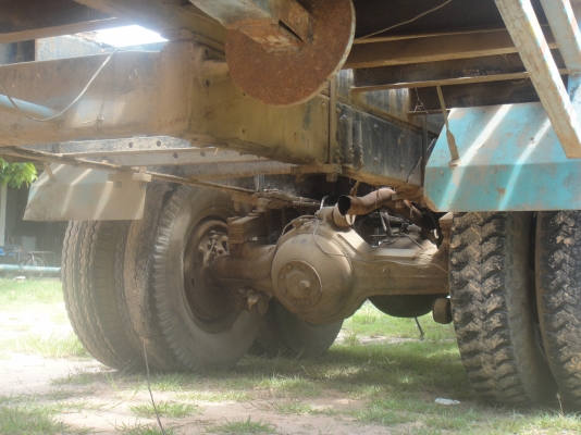 สิบล้อหน้ายาวบรรทุกรถเกี่ยวข้าว เครื่อง EH700 สภาพพร้อมใช้