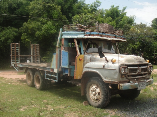 สิบล้อหน้ายาวบรรทุกรถเกี่ยวข้าว เครื่อง EH700 สภาพพร้อมใช้