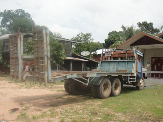 สิบล้อหน้ายาวบรรทุกรถเกี่ยวข้าว เครื่อง EH700 สภาพพร้อมใช้