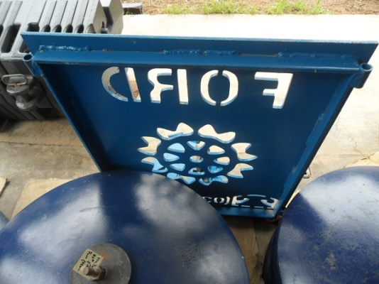 ขาย หน้ากากกันกระบอกดันหน้า รถไถฟอร์ด เหล็กหนาๆดามหลังเพิ่มความแข็งแรง เจาะลายด้วยเครื่องคอม ชุดละ3500บาท