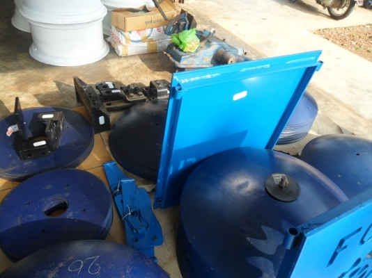 ขาย หน้ากากกันกระบอกดันหน้า รถไถฟอร์ด เหล็กหนาๆดามหลังเพิ่มความแข็งแรง เจาะลายด้วยเครื่องคอม ชุดละ3500บาท