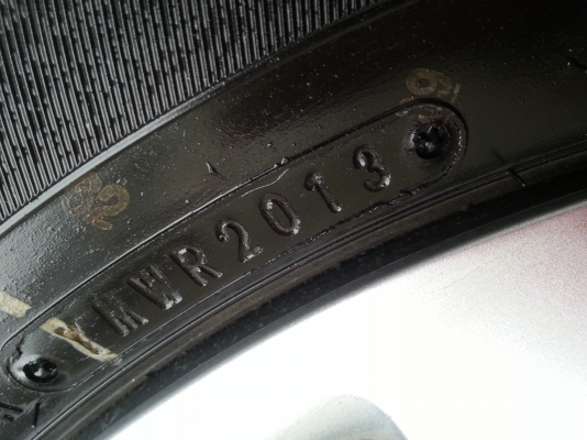 ขายล้อกระทะพร้อมยาง ถอดจากวิออส2013 ป้ายแดง วิ่งยังไม่ถึง100โล ขายล้อกระทะพร้อมยาง ถอดจากวิออส2013 ป้ายแดง วิ่งยังไม่ถึง100โล