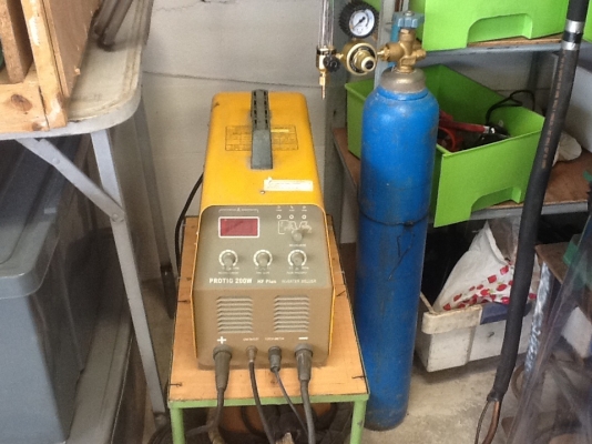 ขายเครื่องเชื่อม tig pulse 200 am 2 ระบบ ไฟแรงมีระบบหรี่ไฟ พร้อมถังแก๊ส