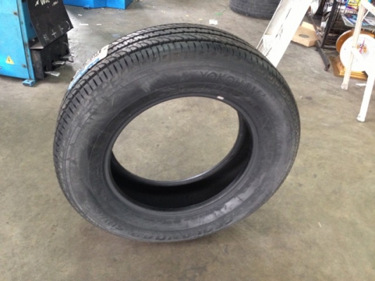 ขายยางYOKOHAMA G055 245/65/17 ปี12 ราคาถูกๆ