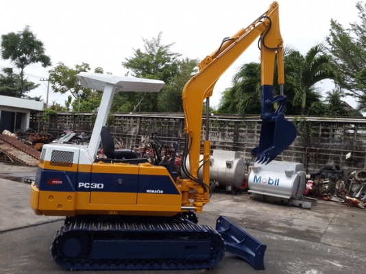 ขาย รถขุด KOMATSU รุ่น PC30-6- มือสองญี่ปุ่น