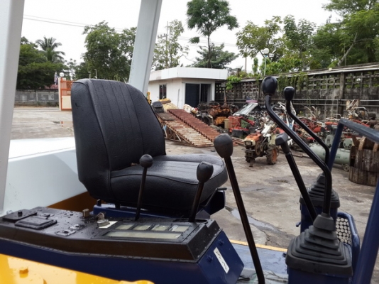 ขาย รถขุด KOMATSU รุ่น PC30-6- มือสองญี่ปุ่น