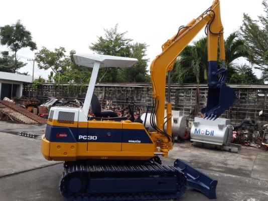 ขาย รถขุด KOMATSU รุ่น PC30-6- มือสองญี่ปุ่น