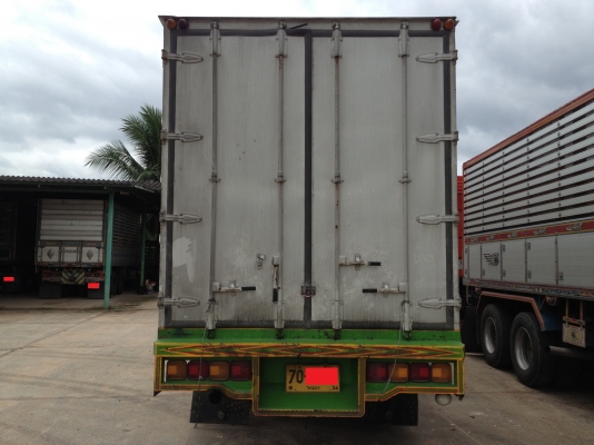 ขาย รถหกล้อ ISUZU Deca Uro2 รถปี 46 ตู้สิบบาน 7.2 เมตร