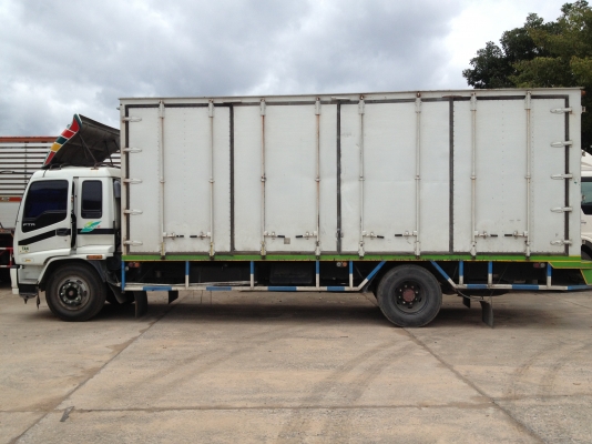 ขาย รถหกล้อ ISUZU Deca Uro2 รถปี 46 ตู้สิบบาน 7.2 เมตร