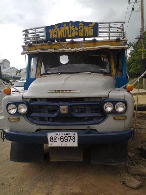 รถบรรทุก 10 ล้อ