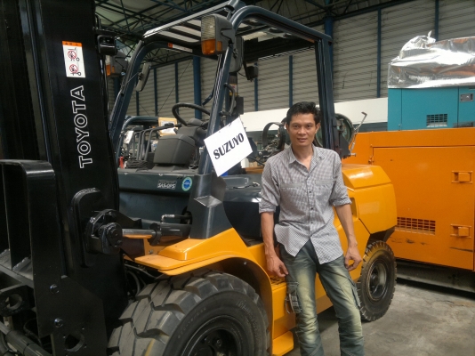 อยากขาย จะล้างสต็อก รถฟอร์คลีฟท์ KOMATSU FG30T-16 / 490 ชม. เสา3 เมตร 3.0ตันติดแก๊ส งาสไล้ด์ได้ ออโต้ ปี2007 รถนอกนำเข้า ติดต่อมานะ 085-9049669