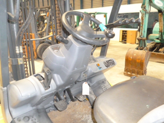 อยากขาย จะล้างสต็อก รถฟอร์คลีฟท์ KOMATSU FG30T-16 / 490 ชม. เสา3 เมตร 3.0ตันติดแก๊ส งาสไล้ด์ได้ ออโต้ ปี2007 รถนอกนำเข้า ติดต่อมานะ 085-9049669