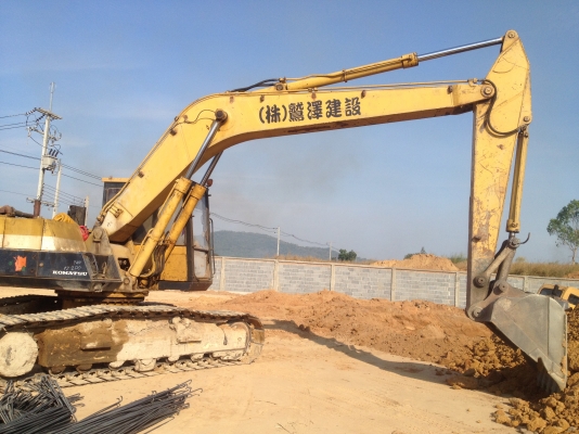 ขายแบคโฮ komatsu PC200-3