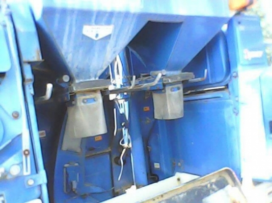 ขายรถเกี่ยว พร้อมหางเทรลเลอร์ ขายรถเกี่ยว พร้อมหางเทรลเลอร์