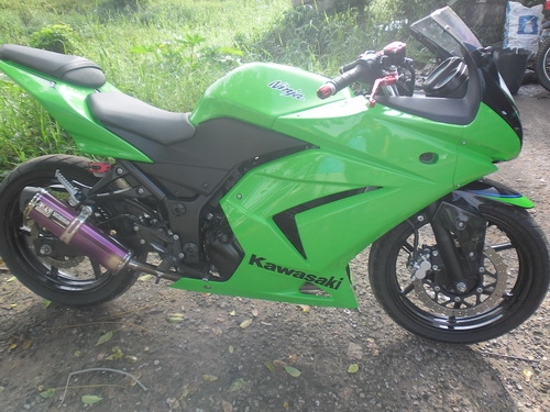 เพื่อนสนิทฝากขาย YZ แรงสุด กับ NINJA 2012  ครับ ต่อลองได้