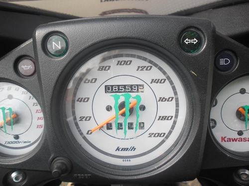 เพื่อนสนิทฝากขาย YZ แรงสุด กับ NINJA 2012  ครับ ต่อลองได้