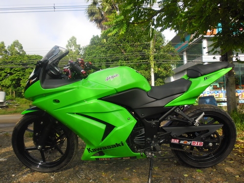 เพื่อนสนิทฝากขาย YZ แรงสุด กับ NINJA 2012  ครับ ต่อลองได้