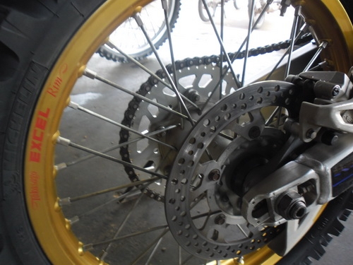 เพื่อนสนิทฝากขาย YZ แรงสุด กับ NINJA 2012  ครับ ต่อลองได้