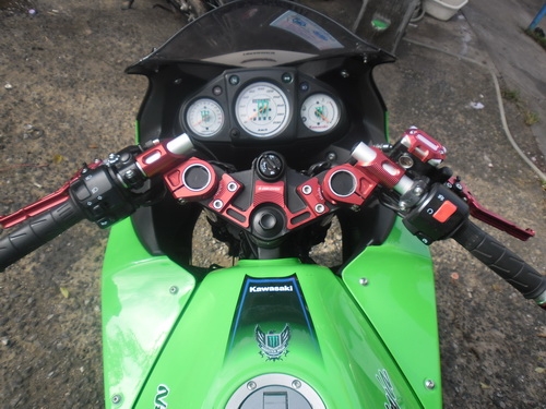 เพื่อนสนิทฝากขาย YZ แรงสุด กับ NINJA 2012  ครับ ต่อลองได้