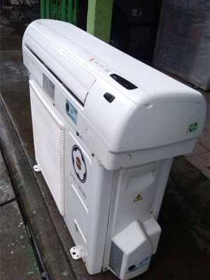 **** ขายแอร์ SAIJO DENKI 9000 BTU ตัวTop  สภาพสวย ****