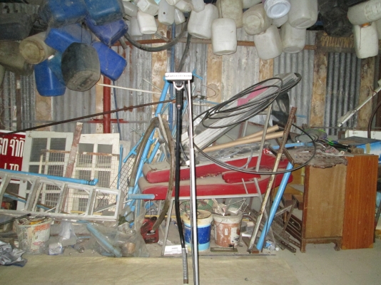 เตารีด ผ้าม่าน  ใช้ได้ปกติ   สภาพดี   เลิกกิจการ   หาตังค์ได้ครับ