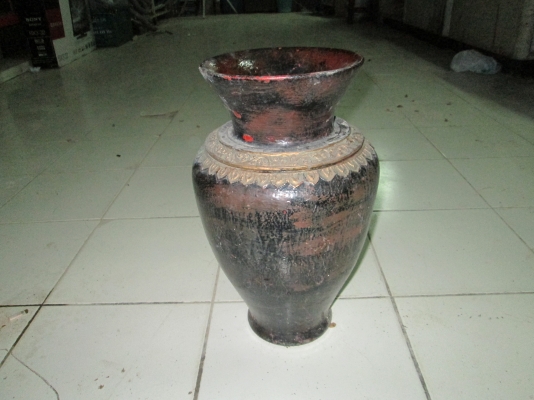 ผมเรียกไม่ถูกครับท่านผู้ชม   อันละ900บาท   มี 1 ชิ้น  ทำจากไม้