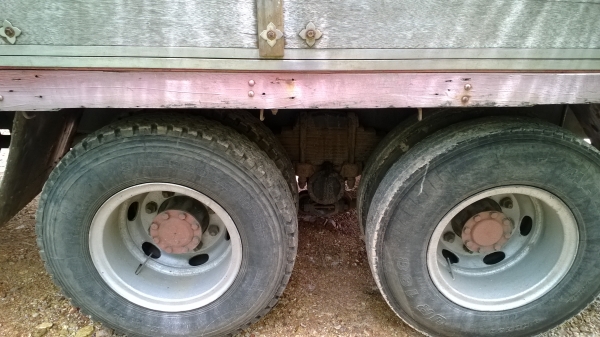 10ล้อรั้วไม้มะค่า1เพลาFN215Kเครื่อง165แรงสภาพยังสวย...พร้อมใช้..