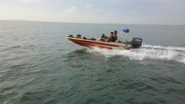 เครื่องเรือ Outboard Yamaha 85 แรงม้า เครื่อง 2 จังหวะ 90000 บาท