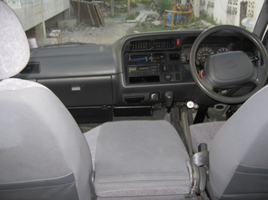 รถตู้คัสตอม ปี 2001 ตาเพชรตัวยาว เครื่องเบนซินเดิม ทะเบียนสวยมา่ก 666 แก๊สหัวฉีดใหม่เอี่ยอมลงเล่มแล้ว สีน้ำตาลทูโทน เดิมๆ